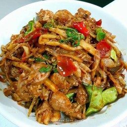 กะเพราไก่หน่อไม้ดอง(กับข้าว)