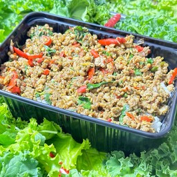 กะเพราหมูสับราดข้าว