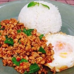 ผัดกระเพราใจดี ชายสี่บะหมี่เกี๊ยว เซเว่น กกต. ผัดกระเพราใจดี ชายสี่บะหมี่เกี๊ยว เซเว่น กกต.