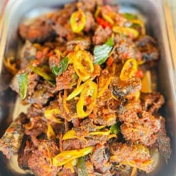 ข้าวราดแกงเจ๊น้ำ