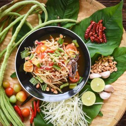 ส้มตำไทยใส่ปู