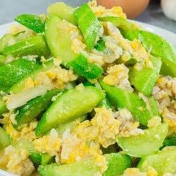 แตงกวาผัดไข่