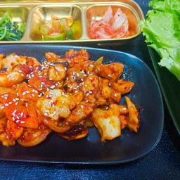 หมูสามชั้น+หนวดปลาหมึกผัดซอสพริก