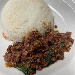 กะเพราเนื้อสับราดข้าว