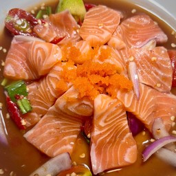 ยำแซลมอนไข่กุ้ง