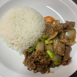 เนื้อโคขุนผัดน้ำมันหอยราดข้าว