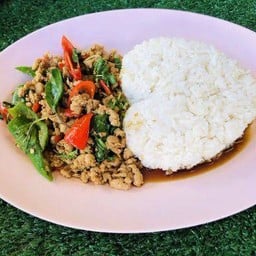 ข้าวราด กะเพราหมูสับ