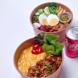 ชุดคู่หูหมูทอด ( ข้าวเขย่าหมู + ข้าวไข่ข้นหมูทอดคั่วพริกเกลือ ) ฟรี coke 325 ml. 1 กระป๋อง
