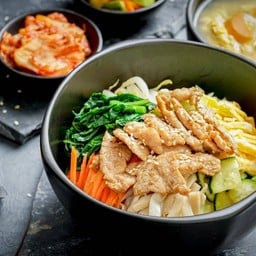 ข้าวยำหมูดั้งเดิม