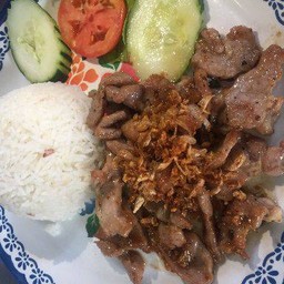 ข้าวหมูทอดกระเทียม