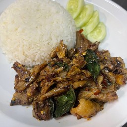 กะเพราเป็ดย่างราดข้าว