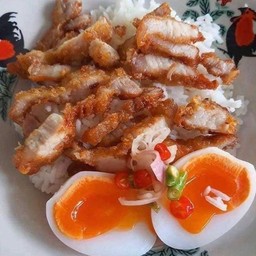 ข้าวสามชั้นทอดน้ำปลา
