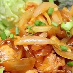 ข้าวหน้าไก่ผัดซอสเกาหลี