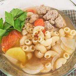 มักกะโรนี น้ำ หมูสับ