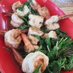 กะเพรากุ้ง กับข้าว