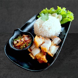 ข้าวหมูกรอบ+น้ำจิ้มแจ่ว