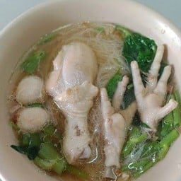 ก๋วยเตี๋ยว น่อง ตีน ลูกชิ้น