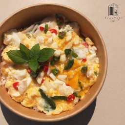 ข้าวไข่ขยี้พริกน้ำปลา