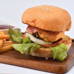 เบอร์เกอร์เนื้อแองกัสโฮมเมด