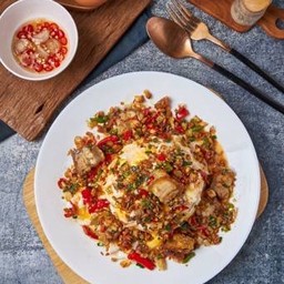 ข้าวไข่ข้นหมูกรอบคั่วพริกเกลือ
