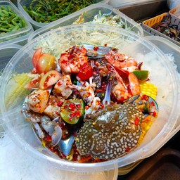 ยำมะม่วง+ข้าวโพด.ปูม้าสด+กุ้งสุก+ปลาหมึกปลาร้า