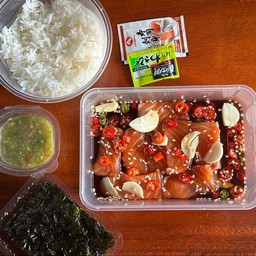 เซ็ตแซลม่อนดอง+ข้าวญี่ปุ่น+วาซาบิ+สาหร่าย+น้ำจิ้มซีฟู๊ด