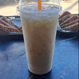 สถานีปาท่องโก๋ น้ำเต้าหู้และขนมไทย