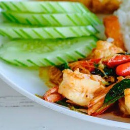 ข้าวกะเพรากุ้ง