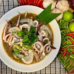 ยำกุ้ง+ปลาหมึก