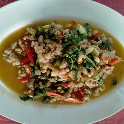 กระเพาหมูสับ