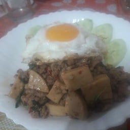 กะเพราหมูยอหมูสับ