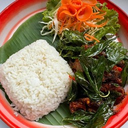 ข้าวผัดพริกปลาดุกกรอบ