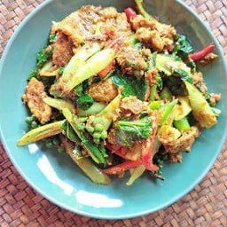 ผัดเผ็ดหมูพริกแกงใต้(กับ)