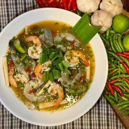 ยำกุ้งทูโทน