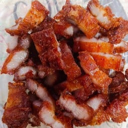 ข้าวเหนียวหมูทอด
