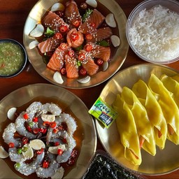 เซ็ตอิ่มจุใจ แซลม่อนดอง+กุ้งดอง+ปูอัดหมูเด้งห่อเกี๊ยว+ข้าวญี่ปุ่น+สาหร่าย+น้ำจิ้มซีฟู๊ด