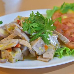 ยำหมูยอแช่บๆ