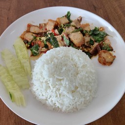 กะเพราหมูกรอบ