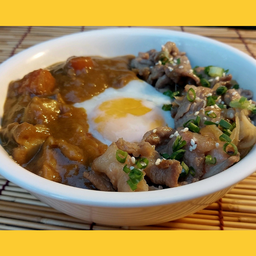 แกงกะหรี่หมูไข่ออนเซ็น