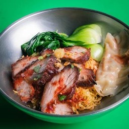 บะหมี่เกี๊ยวหมูแดง