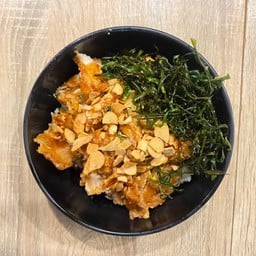 ข้าวไก่กรอบราดซอสกระเทียม