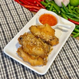 ปีกไก่ทอดกระเทียม