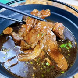 Cloud Q+ เนื้อตุ๋น & ข้าวราดแกง 40 บาท ประชาชื่น 45