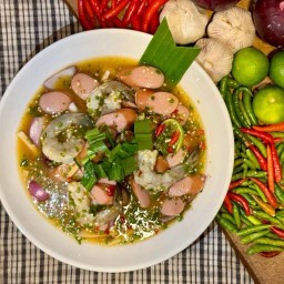 ยำไส้กรอก+กุ้ง