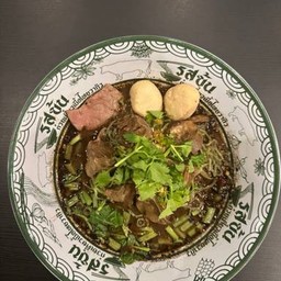 ก๋วยเตี๋ยวน้ำตกหมูตุ๋น