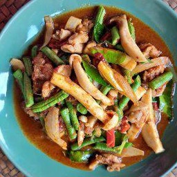 ผัดพริกแกงไก่(กับ)