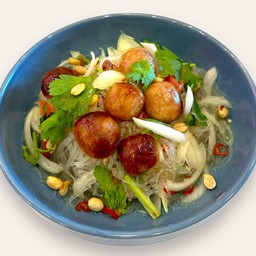 ยำวุ้นเส้นไส้กรอกอีสาน