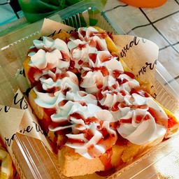 ปังปิ้งเนย+วิป+ซอสบลูเบอร์รี่