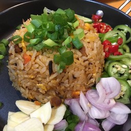 ข้าวผัดปลากระป๋อง