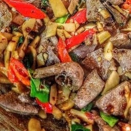 กะเพราหน่อไม้ตับหมู